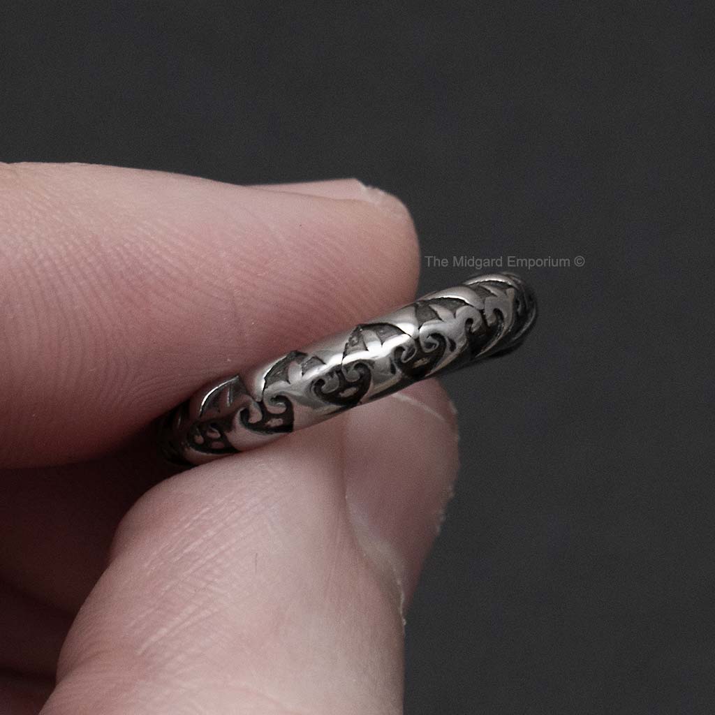 22mm Stainless Steel Fleur-de-lis Spring Gate Ring